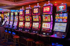 Kategori permainan di aplikasi mobile csbola: sportsbook, live dealer, dan slot